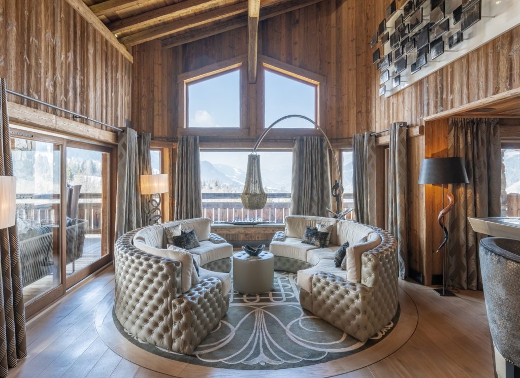 Chalet Sun Arbois, overlooking the village of Megève and providing uninterrupted views of the most beautiful peaks in the Val d'Arly, needs no introduction.