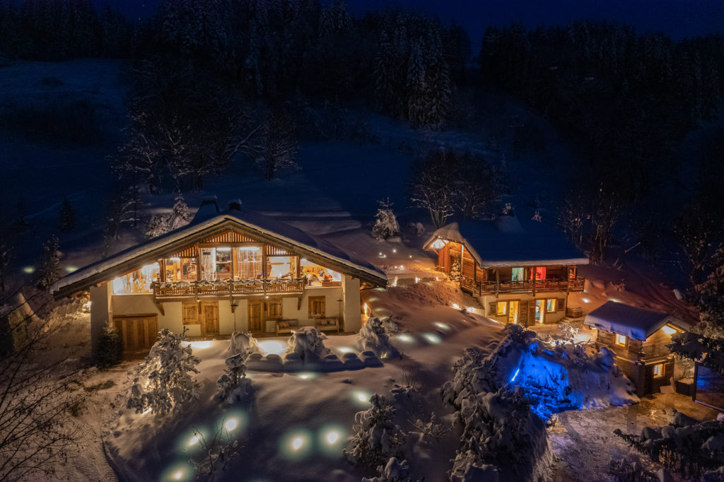 Chalet Magic Megève is without doubt one of the most exclusive chalets in Megève. It is also the most original of the luxury chalet rentals available in the Alps.